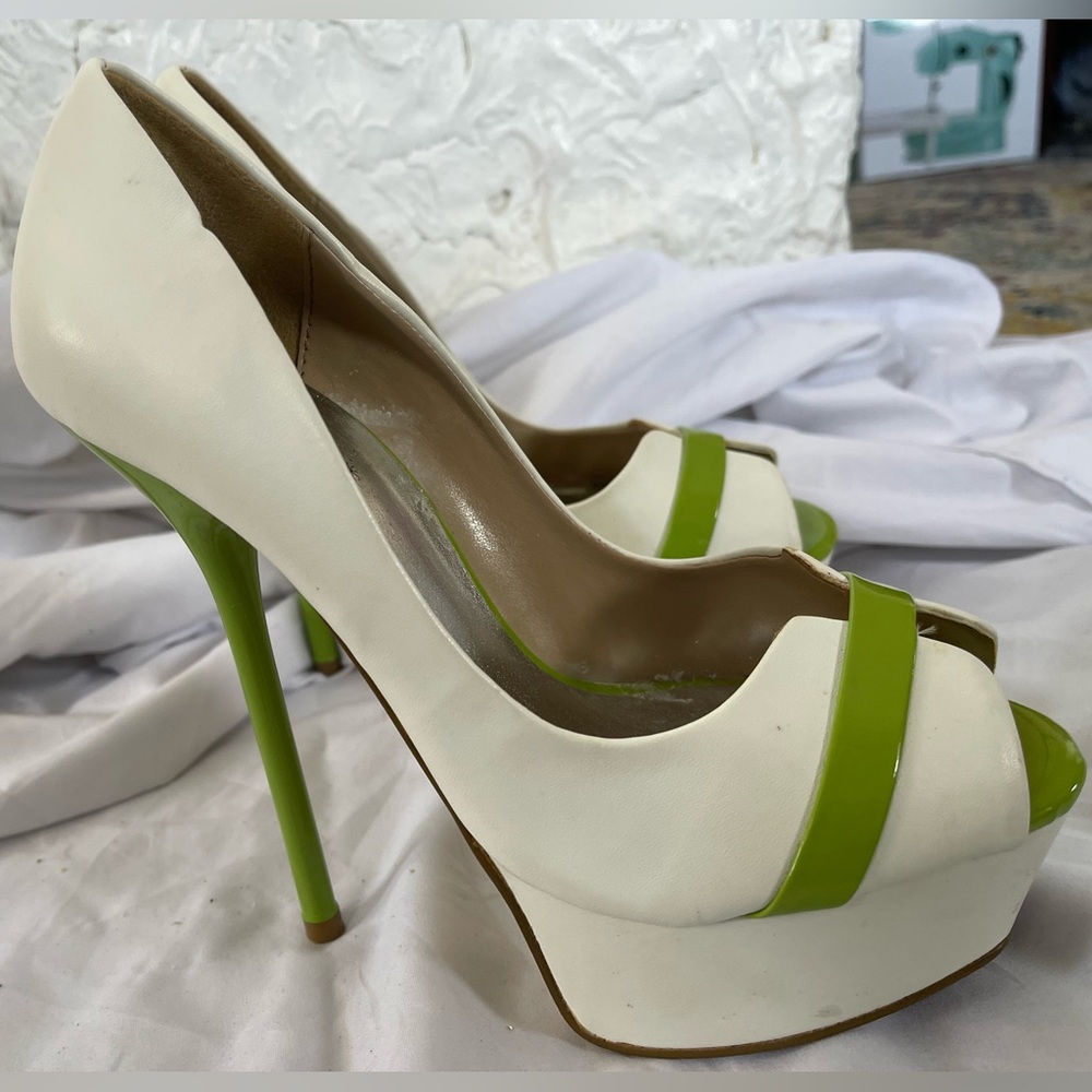 Super cute lime green and white peep toe